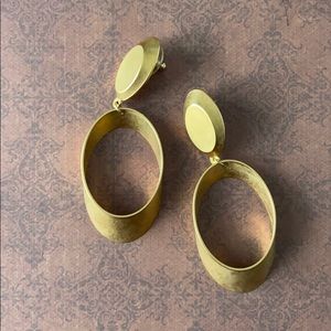 🌟3/$15 1980’s Vintage matte gold tone Earrings